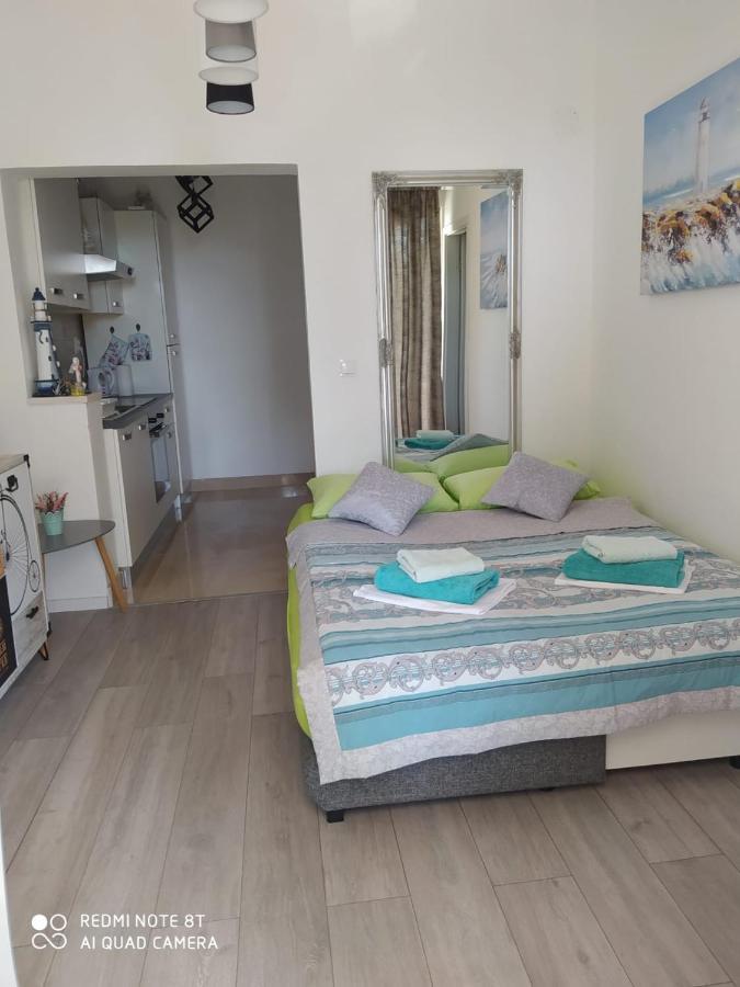 Apartmani Ana Vir Ngoại thất bức ảnh
